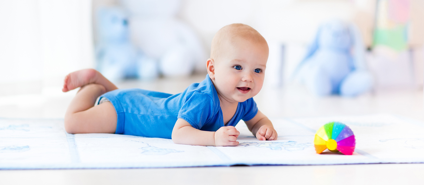 Hvorfor bør babyen ligge på magen